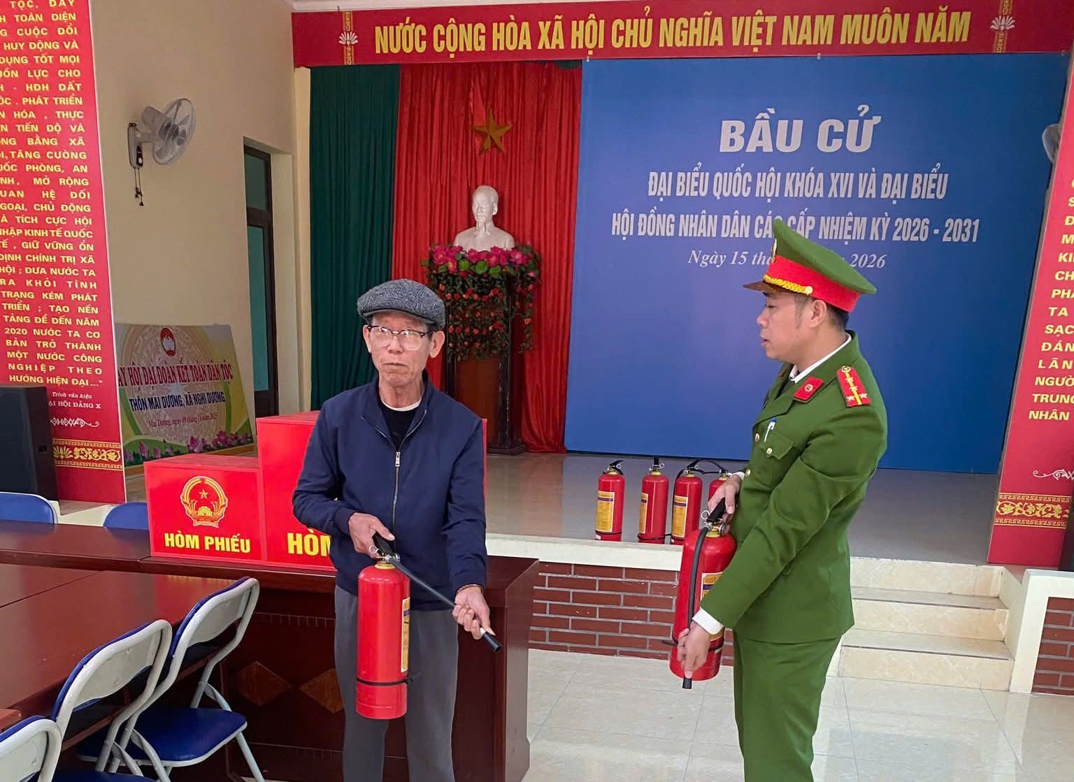 Công an xã Nghi Dương kiểm tra công tác phòng cháy, chữa cháy tại các điểm bầu cử